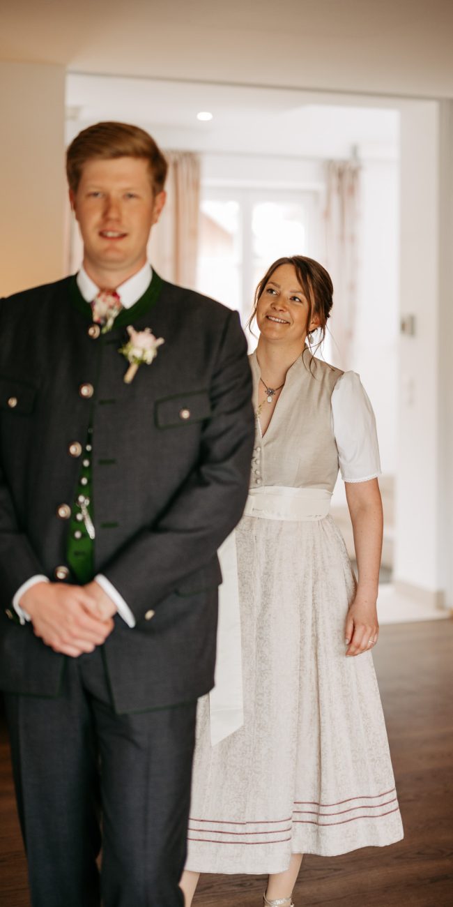 Christiane und Joachim bei ihrer standesamtlichen Trauung im Pavillon des Seehotels am Grundlsee